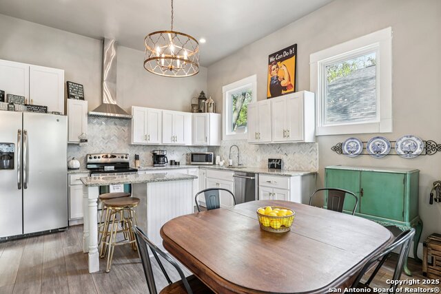 Image 16 of 39 For 721 Saint James