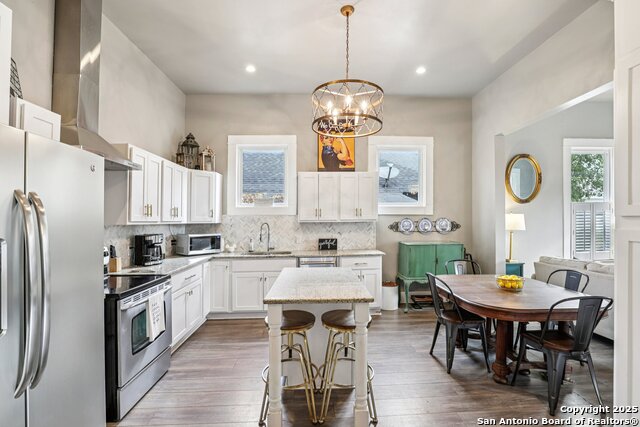 Image 17 of 39 For 721 Saint James