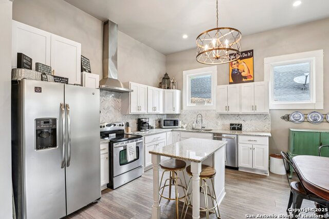 Image 18 of 39 For 721 Saint James