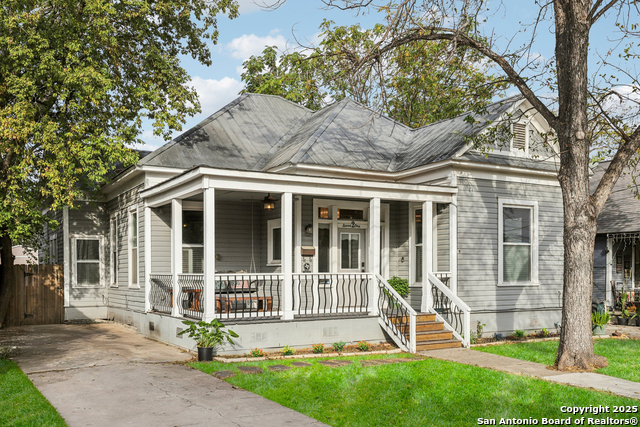 Image 2 of 39 For 721 Saint James