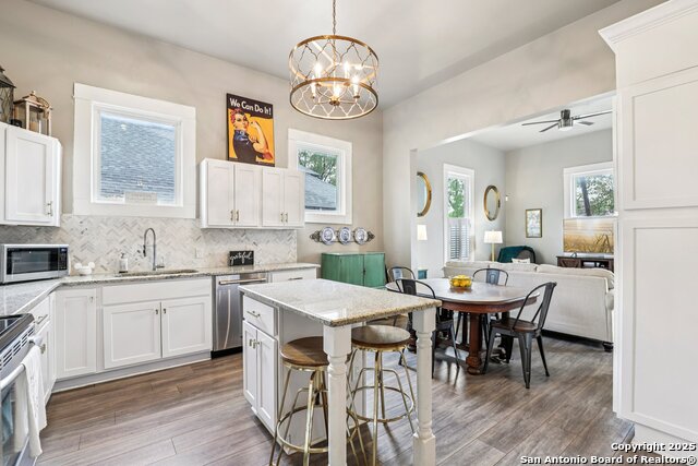 Image 20 of 39 For 721 Saint James