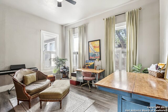 Image 22 of 39 For 721 Saint James