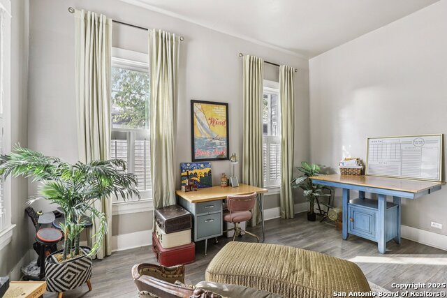 Image 23 of 39 For 721 Saint James