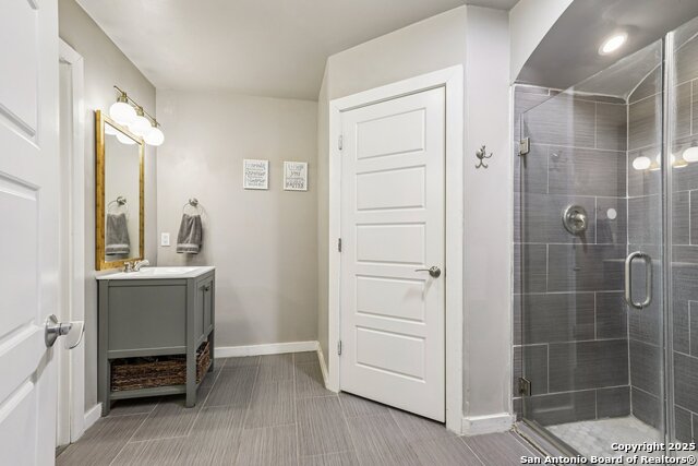 Image 31 of 39 For 721 Saint James