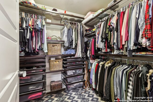 Image 34 of 39 For 721 Saint James