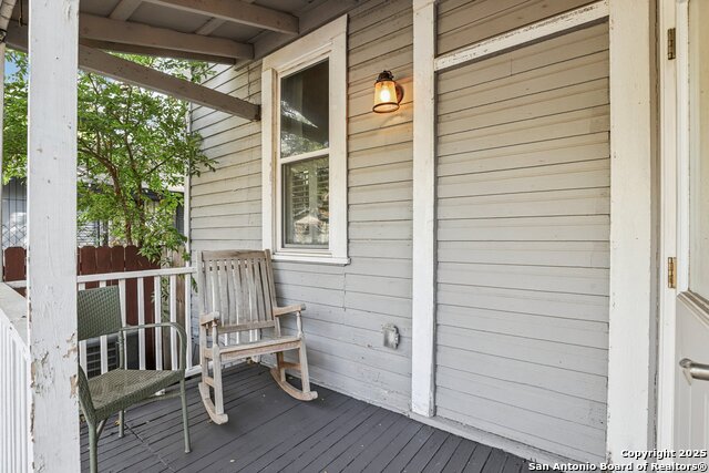 Image 36 of 39 For 721 Saint James