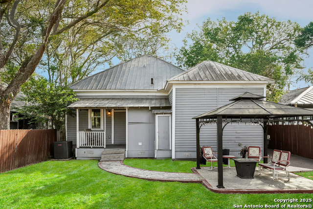 Image 37 of 39 For 721 Saint James