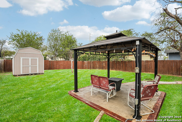 Image 38 of 39 For 721 Saint James