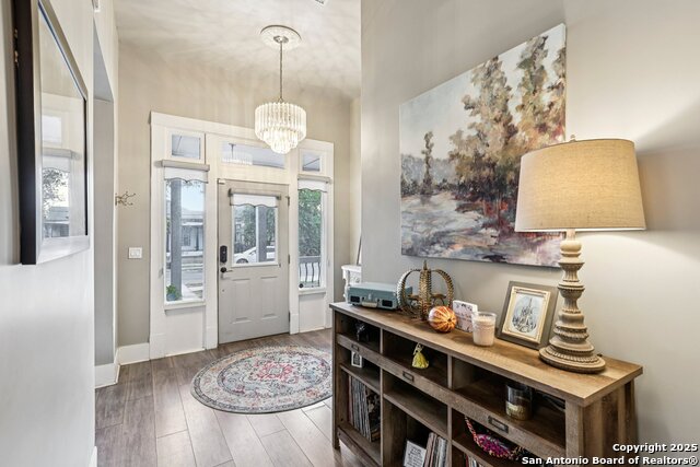 Image 7 of 39 For 721 Saint James