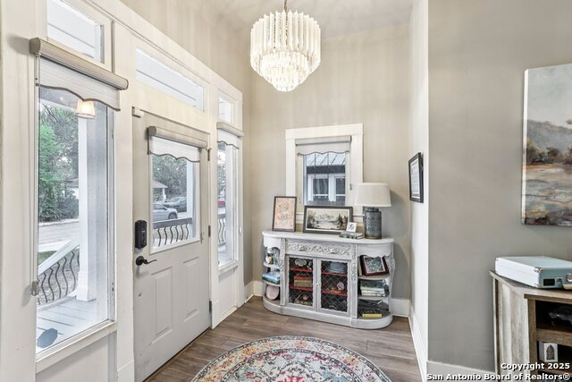 Image 8 of 39 For 721 Saint James