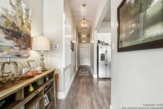 Image 9 of 39 For 721 Saint James