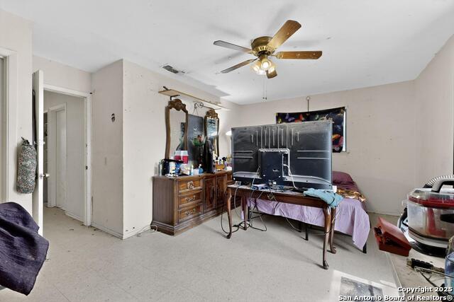 Image 18 of 38 For 5215 Village Row