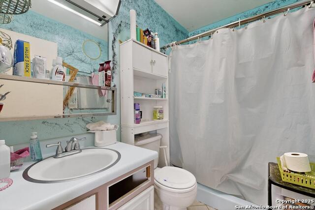 Image 21 of 38 For 5215 Village Row