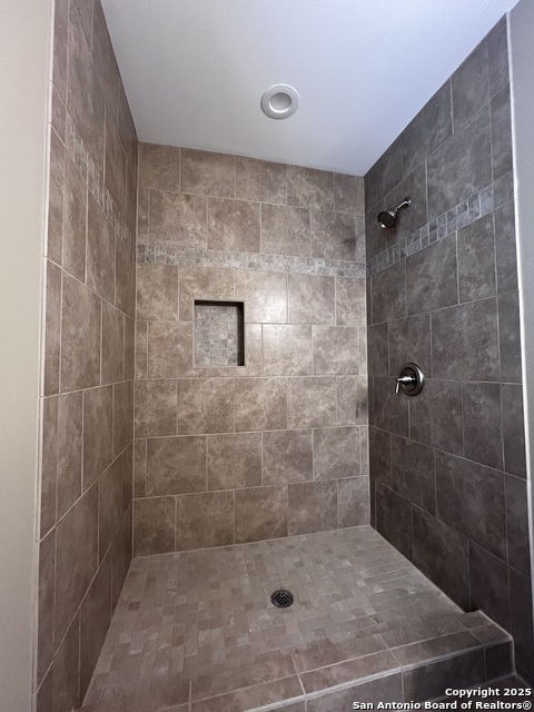 Image 18 of 22 For 1326 Hutchins Pl W