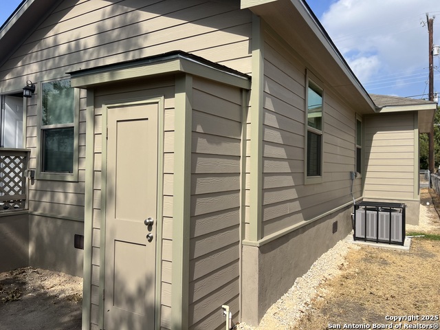 Image 20 of 22 For 1326 Hutchins Pl W