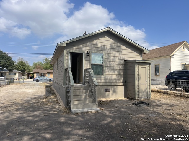 Image 21 of 22 For 1326 Hutchins Pl W