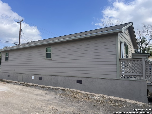 Image 4 of 22 For 1326 Hutchins Pl W