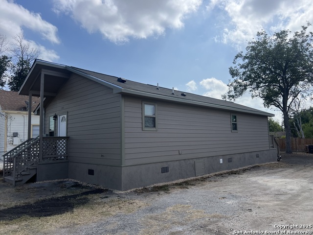 Image 5 of 22 For 1326 Hutchins Pl W