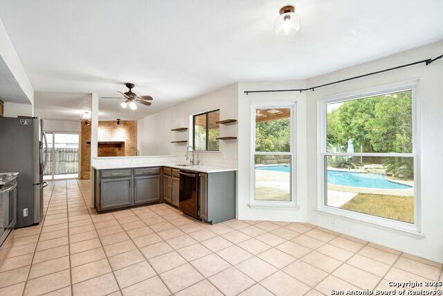 Listing photo id 10 for 14207 Rowe Drive