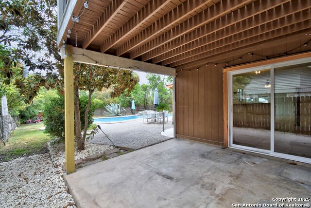 Listing photo id 25 for 14207 Rowe Drive