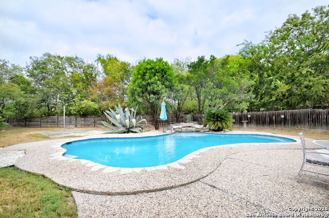 Listing photo id 26 for 14207 Rowe Drive