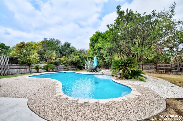 Listing photo id 27 for 14207 Rowe Drive