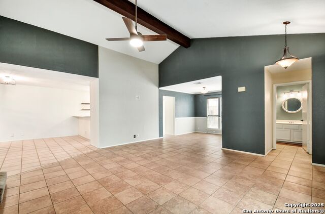 Listing photo id 3 for 14207 Rowe Drive