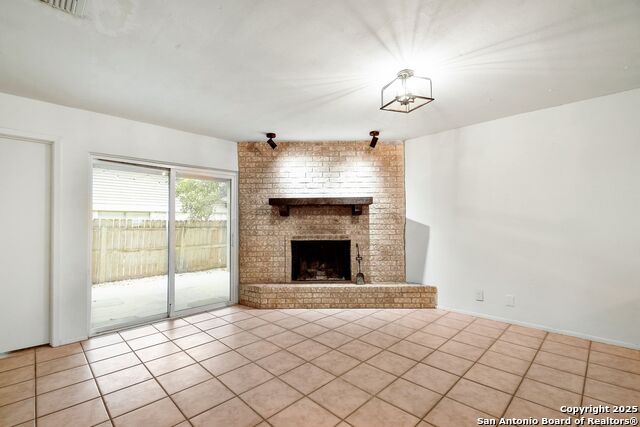 Listing photo id 5 for 14207 Rowe Drive