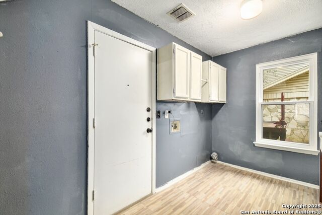 Listing photo id 6 for 14207 Rowe Drive