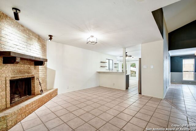 Listing photo id 7 for 14207 Rowe Drive