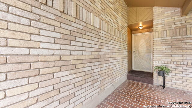 Image 4 of 21 For 8010 Misty Park