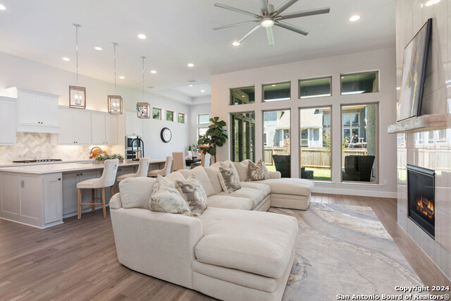 Image 2 of 28 For 10037 Rebecca Pl