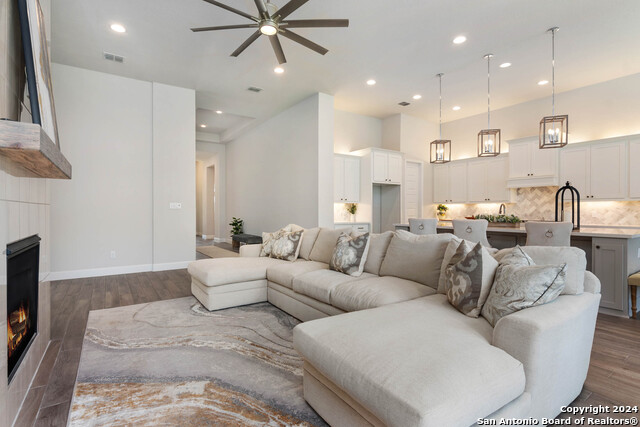 Image 6 of 28 For 10037 Rebecca Pl