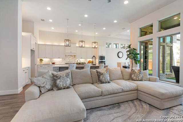 Image 9 of 28 For 10037 Rebecca Pl