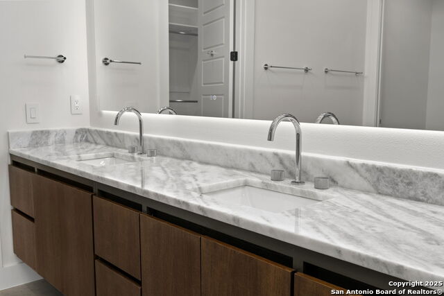 Image 21 of 38 For 11019 Porter Springs