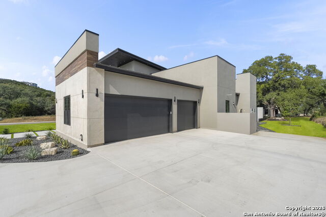 Image 37 of 38 For 11019 Porter Springs