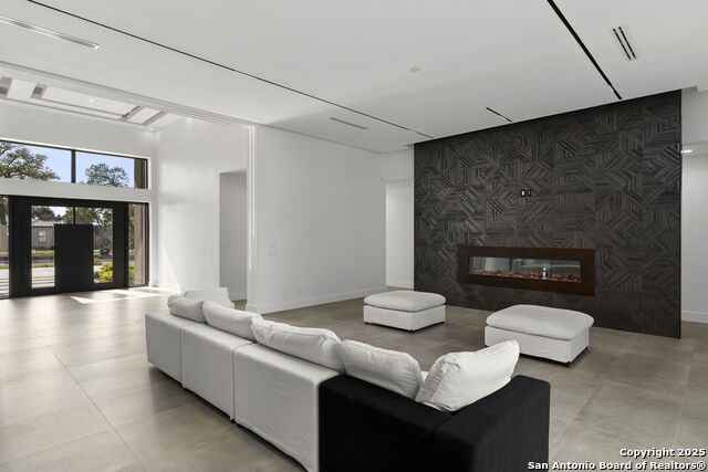 Image 8 of 38 For 11019 Porter Springs