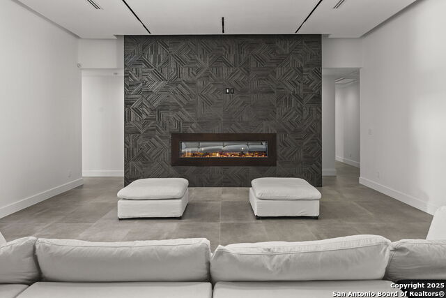 Image 9 of 38 For 11019 Porter Springs