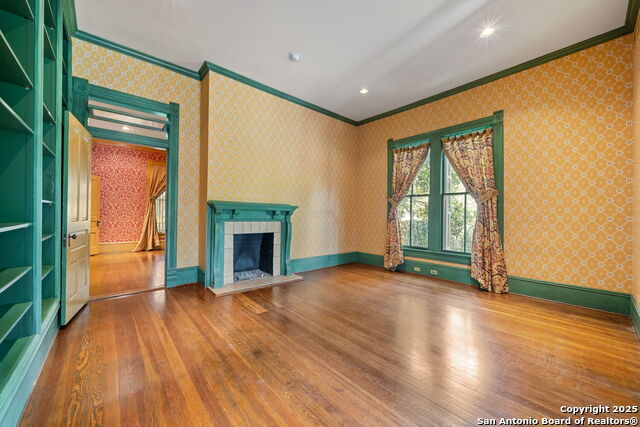 Listing photo id 11 for 833 Belvin  