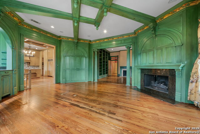 Listing photo id 15 for 833 Belvin  