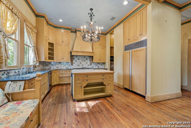 Listing photo id 17 for 833 Belvin  