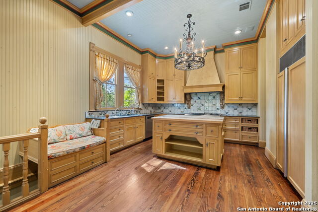 Listing photo id 19 for 833 Belvin  