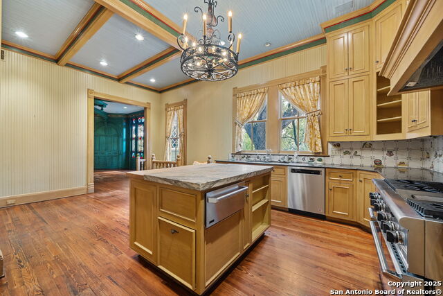 Listing photo id 20 for 833 Belvin  