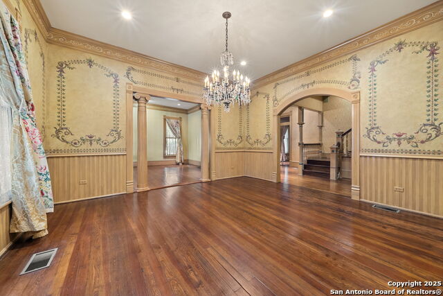 Listing photo id 22 for 833 Belvin  