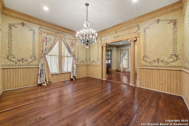 Listing photo id 23 for 833 Belvin  