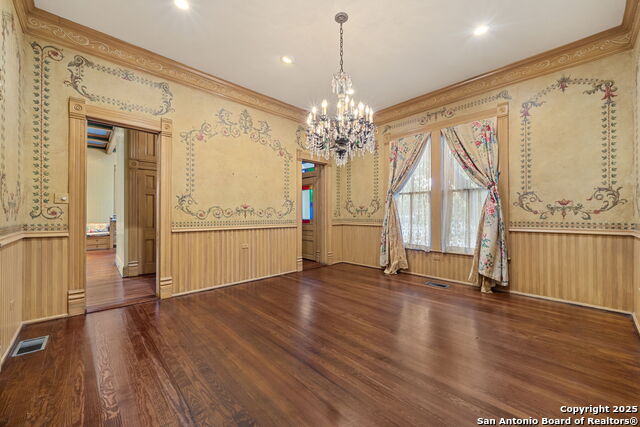 Listing photo id 24 for 833 Belvin  