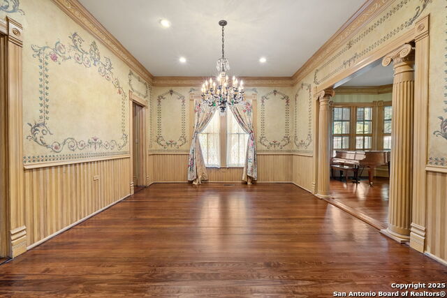 Listing photo id 26 for 833 Belvin  