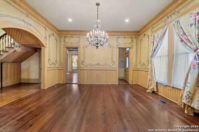 Listing photo id 27 for 833 Belvin  