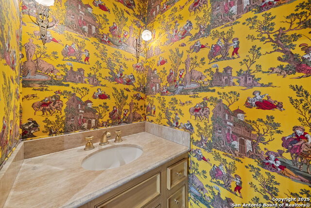 Listing photo id 32 for 833 Belvin  