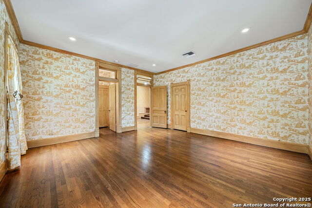 Listing photo id 35 for 833 Belvin  